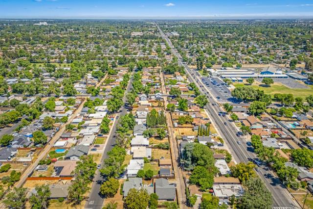 312 Oakshire Avenue, Modesto CA: https://media.crmls.org/mediaz/ca5ddf3a-ef3e-4044-b385-3f091aa3a606.jpg