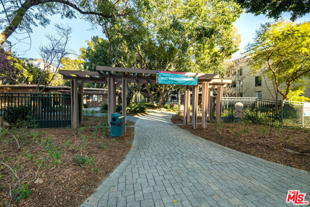 1015 N Kings Road, West Hollywood CA: https://media.crmls.org/mediaz/ca5e3317-cca8-4edb-ab01-7d3d74508917.jpg