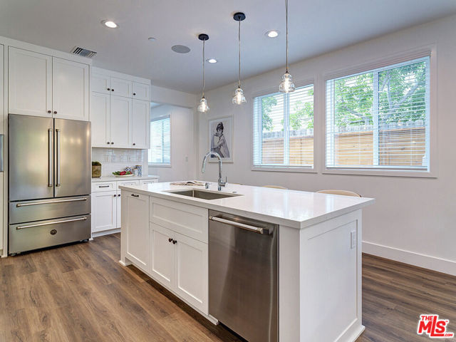 1278 Meadowbrook Avenue, Los Angeles CA: https://media.crmls.org/mediaz/ca5e64fd-67c1-4cbf-afd9-38fc1928cc0c.jpg