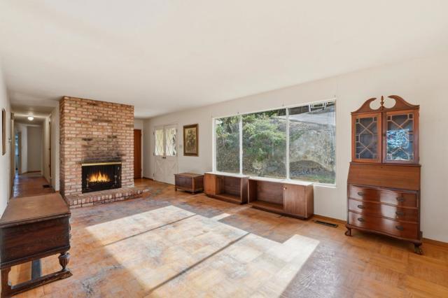 3915 Kingridge Drive, San Mateo CA: https://media.crmls.org/mediaz/ca5f1260-c618-4ce2-966f-1c43ed53a3c9.jpg