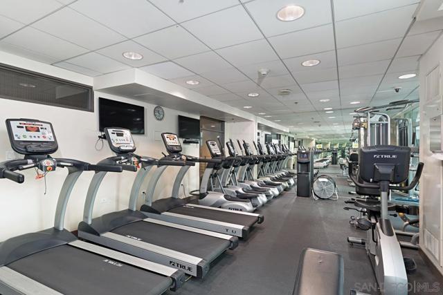 425 W Beech St, San Diego CA: https://media.crmls.org/mediaz/ca5fac08-b977-414a-989d-8bb9929f28d3.jpg
