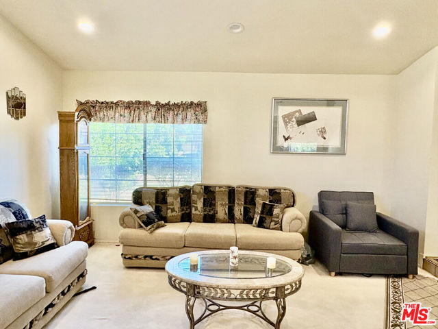 3202 Angeleno Place, Palmdale CA: https://media.crmls.org/mediaz/ca5fd44d-0387-47a0-bd6e-5ba395c1002d.jpg