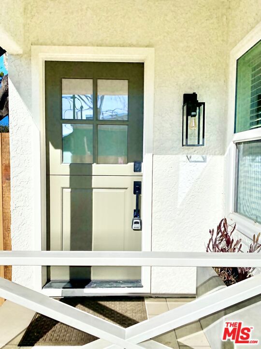 5220 5222 Whitsett Avenue, Valley Village CA: https://media.crmls.org/mediaz/ca600cd8-0a04-4f7b-a7bd-a9f95c2f6965.jpg