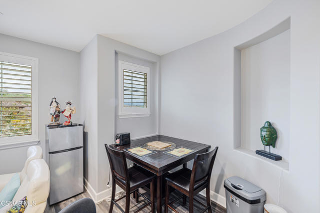 6923 Ridgemark Court, Moorpark CA: https://media.crmls.org/mediaz/ca60b131-afeb-46be-abbf-39d218c07ba4.jpg