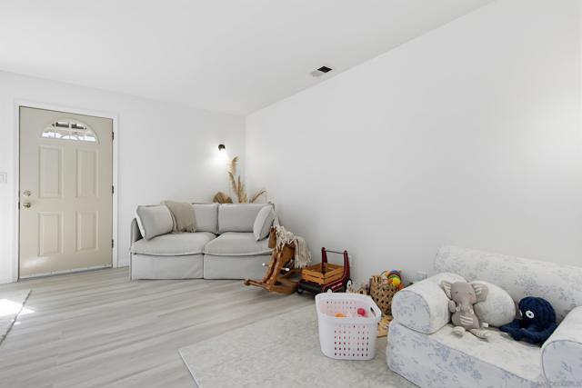 1654 LINWOOD ST, San Diego CA: https://media.crmls.org/mediaz/ca61374f-52bd-44de-bfab-4bb5b7aad20b.jpg