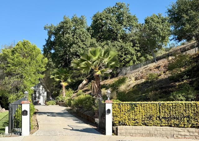 829 Sorrelwood Court, Westlake Village CA: https://media.crmls.org/mediaz/ca62024e-341f-4b9b-9322-244c55a03a2b.jpg