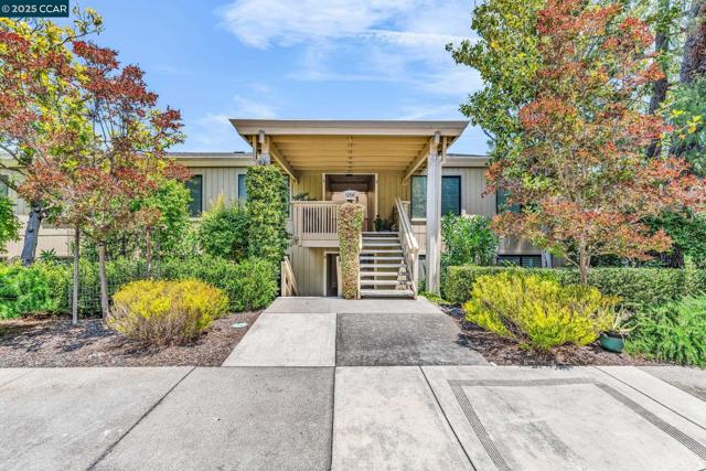 1200 Canyonwood Ct, Walnut Creek CA: https://media.crmls.org/mediaz/ca6259f6-7236-4fbd-b186-c83a9ab38c96.jpg