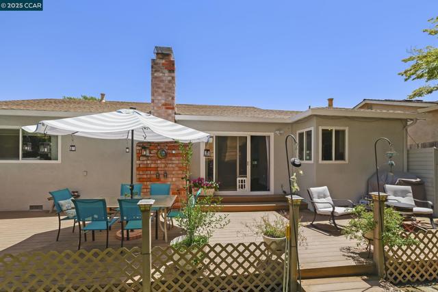 1169 Discovery Way, Concord CA: https://media.crmls.org/mediaz/ca62afe3-94ec-4a5d-b7e5-76f1be57428b.jpg