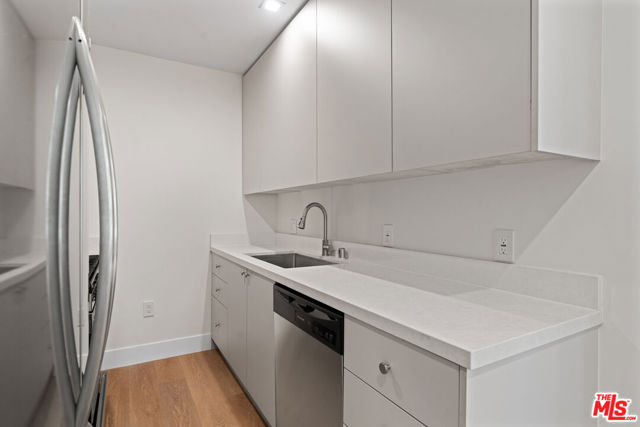 420 S Sepulveda Boulevard, Los Angeles CA: https://media.crmls.org/mediaz/ca62fde2-29dd-472d-9744-d75f4deaa37c.jpg