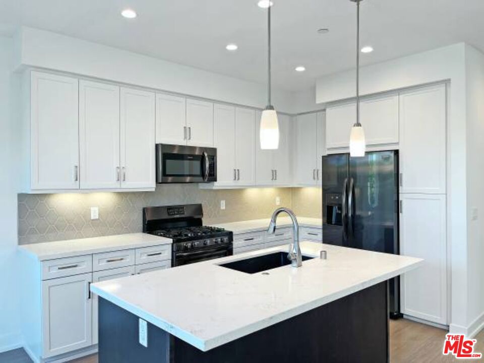 7105 TAMPA Avenue #7116