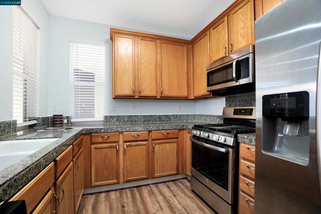 Image 12 of 41 For 550 Heritage Cir