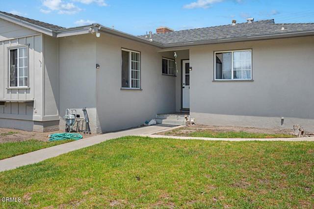 1127 Douglas Avenue, Oxnard CA: https://media.crmls.org/mediaz/ca645d99-95fb-4cf4-ab58-58024a5fd46e.jpg