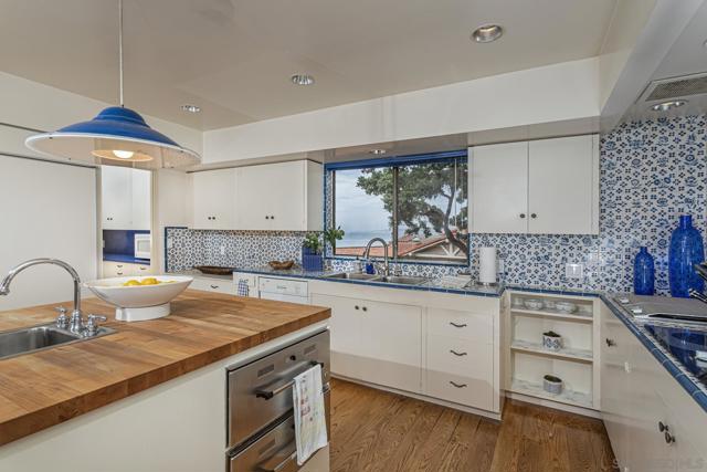1920 Spindrift Drive, La Jolla CA: https://media.crmls.org/mediaz/ca64623c-d02a-4989-b479-41daf0ae96f6.jpg