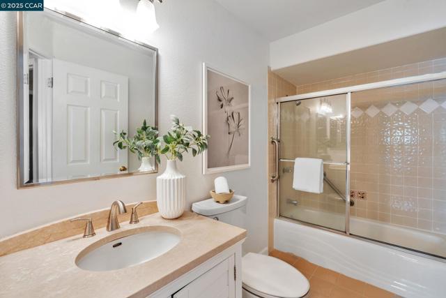 300 Saint Augustine Ct, Benicia CA: https://media.crmls.org/mediaz/ca649974-2b1e-466b-aa62-6bd71f55c2c3.jpg