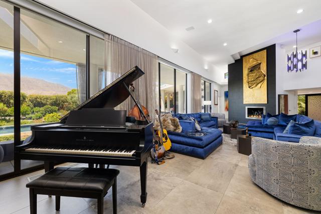 21 Clancy Lane Estates, Rancho Mirage CA: https://media.crmls.org/mediaz/ca652975-65a3-44d4-8b31-afe4ef22dbb5.jpg