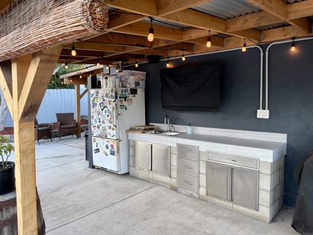 Outdoor kitchen