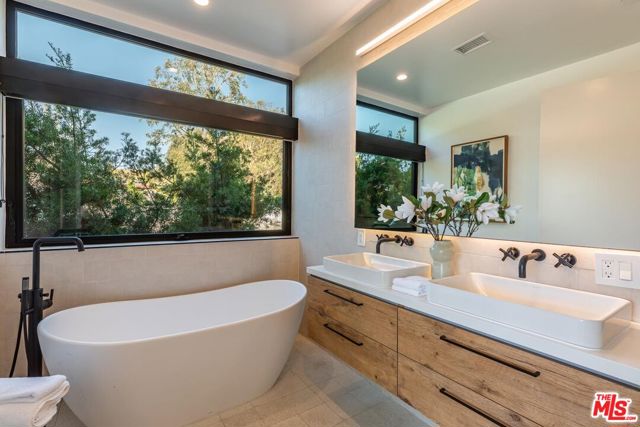Drew Fenton | 552 Stassi Lane Santa Monica CA | MLS: 7333747