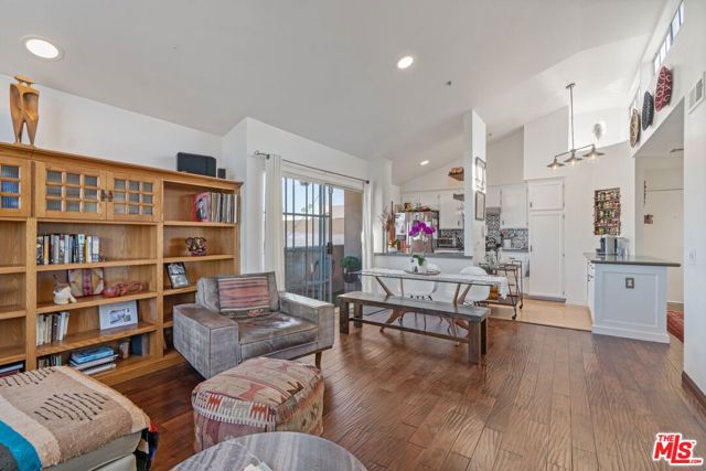 12311 Pacific Avenue, Los Angeles CA: https://media.crmls.org/mediaz/ca65c2c2-a115-4f14-8c4e-6be5361e3066.jpg