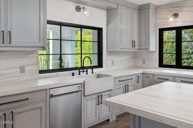 Detail Gallery Image 19 of 76 For 1329 Campbell St, Glendale,  CA 91207 - 4 Beds | 6 Baths