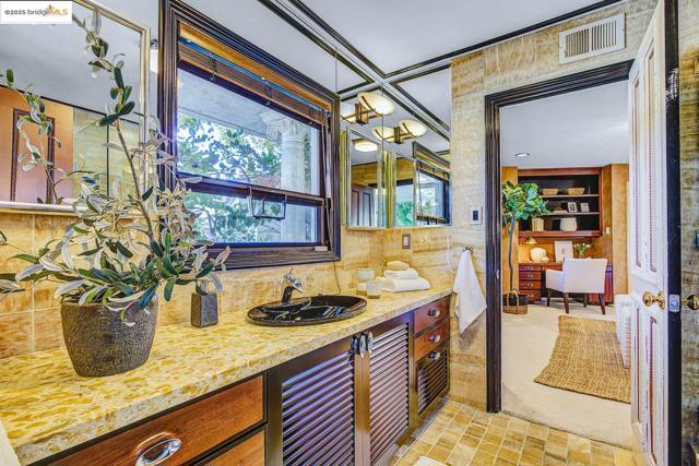 4146 Canyon Rd, Lafayette CA: https://media.crmls.org/mediaz/ca6694a5-02e1-4af3-8d7b-3a48d26947c1.jpg