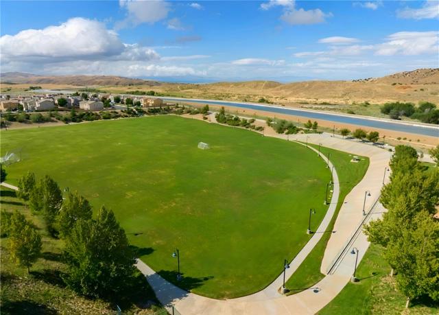 2300 Thorncroft Circle, Palmdale CA: https://media.crmls.org/mediaz/ca66d008-59fa-4775-ae82-38c376790f45.jpg
