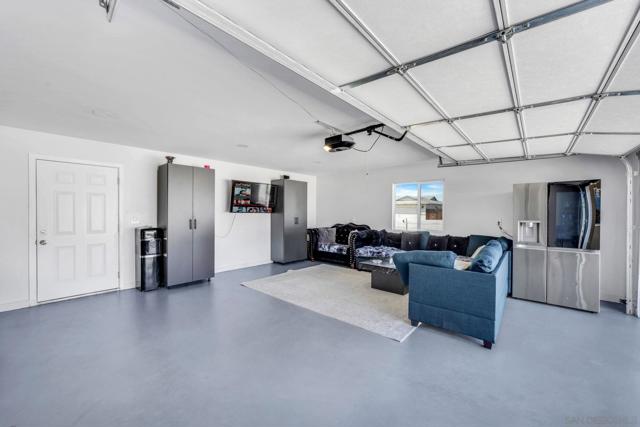 619 Dorothy St, El Cajon CA: https://media.crmls.org/mediaz/ca66d990-b122-419e-a2a1-0eb974da6312.jpg