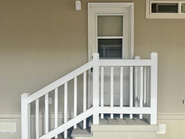 7 Wisteria Way, Ventura CA: https://media.crmls.org/mediaz/ca6706ed-6bca-478a-a637-02fd59757d07.jpg