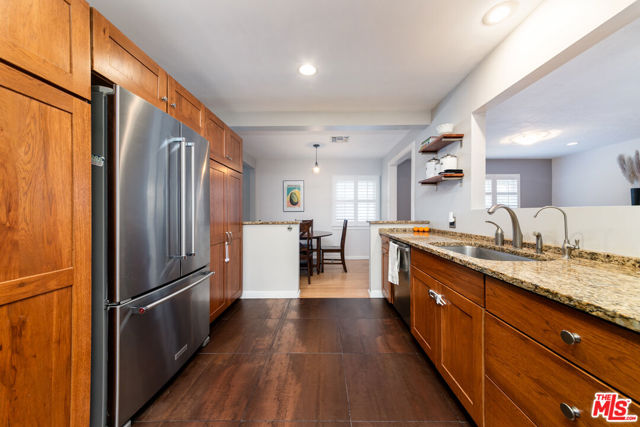 22021 De La Osa Street, Woodland Hills CA: https://media.crmls.org/mediaz/ca6743db-6456-4580-bc87-fc87d7b37a14.jpg
