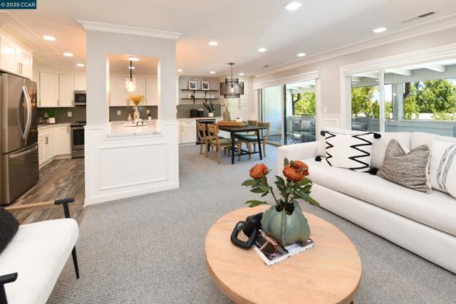 1345 Singingwood Ct, Walnut Creek CA: https://media.crmls.org/mediaz/ca679826-7ff0-44a7-a8cb-a05178397485.jpg
