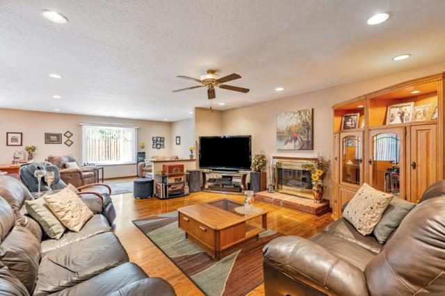 2941 Fleetwood Drive, San Bruno CA: https://media.crmls.org/mediaz/ca67de12-71d8-46de-bf79-1362eca1adf0.jpg
