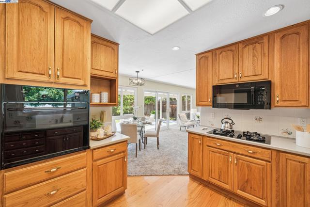 2082 Boxwood Way, Fremont CA: https://media.crmls.org/mediaz/ca69b806-c399-4586-8ef6-126ddf02bd04.jpg