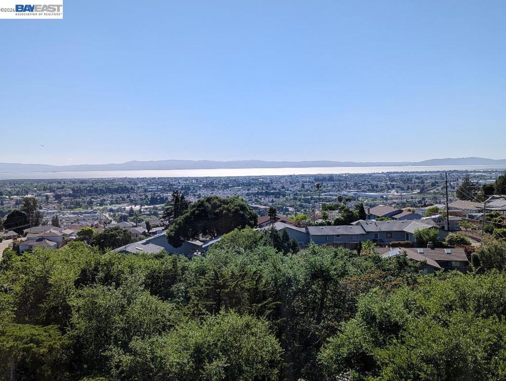 https://media.crmls.org/mediaz/ca69c311-06dd-470c-a2b5-3d76d20a518c.jpg?preset=X-Large