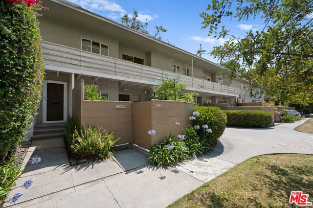 5443 1/2 Village, Los Angeles CA: https://media.crmls.org/mediaz/ca69de26-e244-448c-864a-dd20c99a6c35.jpg