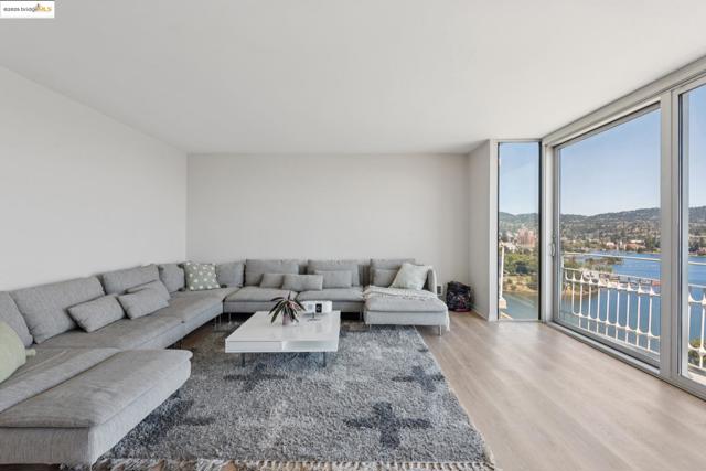 1555 Lakeside Dr, Oakland CA: https://media.crmls.org/mediaz/ca69e141-a312-4547-935e-af1b787ff987.jpg
