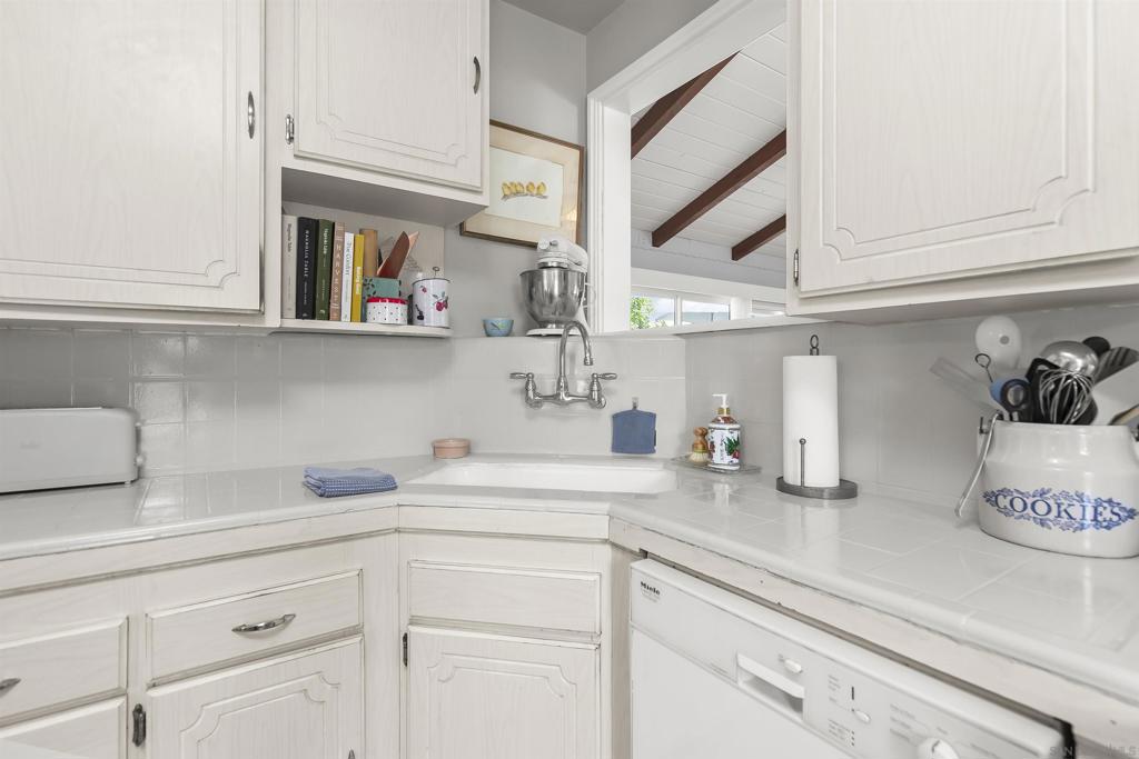 MLS #250036423SD img 10