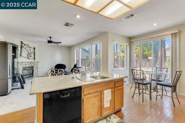 4305 Calsite Ct, Antioch CA: https://media.crmls.org/mediaz/ca6a8412-2520-4419-95c6-a968468f2ae6.jpg