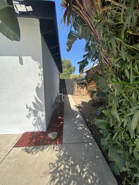 Image 20 of 26 For 820 Iris Avenue
