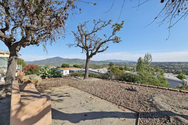 275 S Worthington St, Spring Valley CA: https://media.crmls.org/mediaz/ca6b3e6b-230f-4ad1-b52b-acc20d679247.jpg