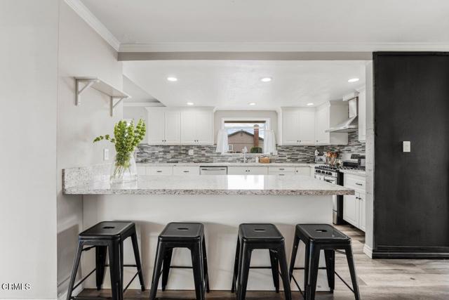1431 Lakehurst Street, Oxnard CA: https://media.crmls.org/mediaz/ca6b85e1-ddb0-4731-bf59-e5f6c6875017.jpg