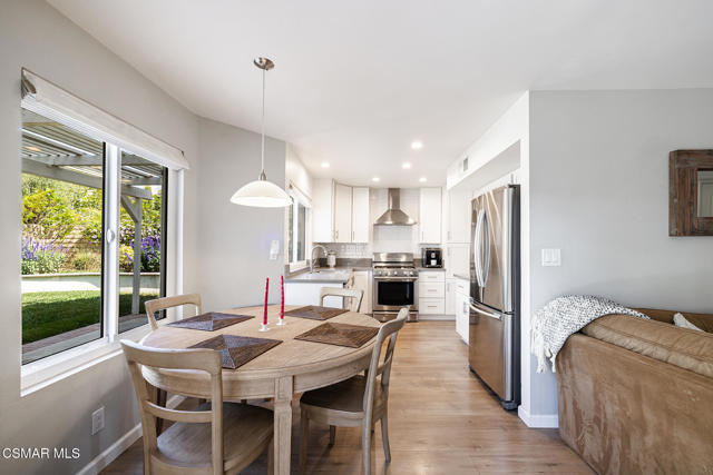 4427 Skyglen Court, Moorpark CA: https://media.crmls.org/mediaz/ca6bef5c-e39c-439f-9200-31260b6a4610.jpg