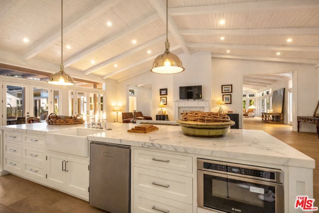 9669 Oak Pass Road, Beverly Hills CA: https://media.crmls.org/mediaz/ca6ca7df-d614-432f-a713-8dd553a97dbb.jpg