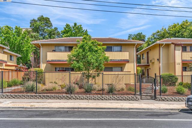 2170 Fremont St, Concord CA: https://media.crmls.org/mediaz/ca6d54c8-b872-47e9-a13b-a4d708be5eed.jpg