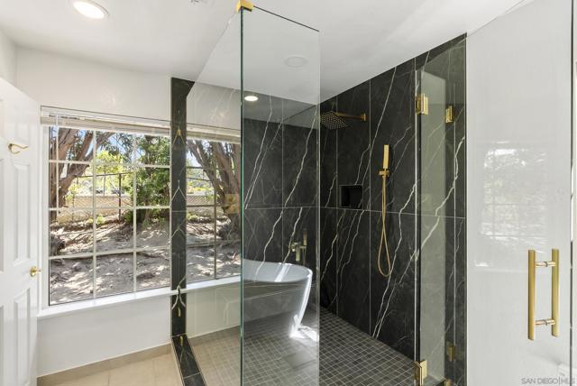 6518 Monte Fuego, Rancho Santa Fe CA: https://media.crmls.org/mediaz/ca6e1ce2-6892-4bbb-b2dd-bfdb2daf1986.jpg