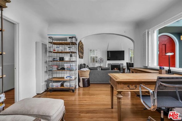 928 26th Street, Santa Monica CA: https://media.crmls.org/mediaz/ca6e8104-275b-46d5-b29c-ff55d3097a1e.jpg