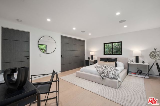 3290 N Knoll Drive, Los Angeles CA: https://media.crmls.org/mediaz/ca6e8be1-8ac0-4186-88e1-9e8051dfe8ea.jpg