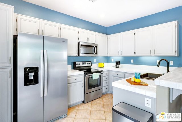 2162 Shannon Way, Palm Springs CA: https://media.crmls.org/mediaz/ca6f269e-3fc3-4ae5-a434-95dd46a71b62.jpg