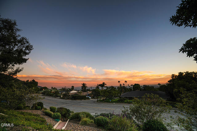 1695 E Loma Alta Drive, Altadena CA: https://media.crmls.org/mediaz/ca6f9812-90a2-4ed4-9f0b-9a223182a1c4.jpg