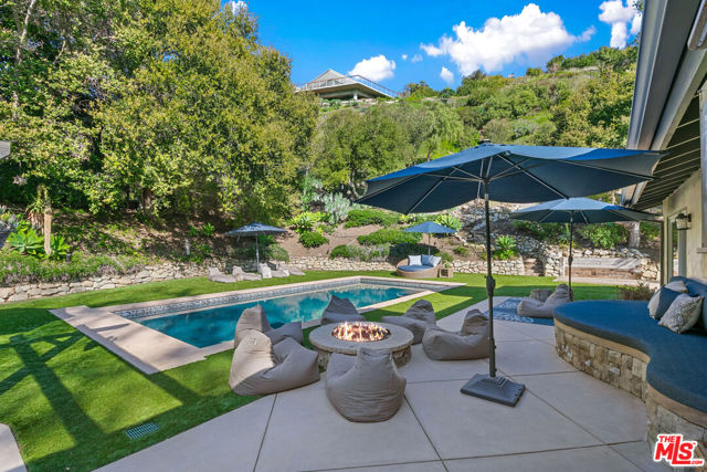 30603 El Sueno Drive, Malibu CA: https://media.crmls.org/mediaz/ca6ffbbe-40be-4464-824d-7f70e4b9caef.jpg