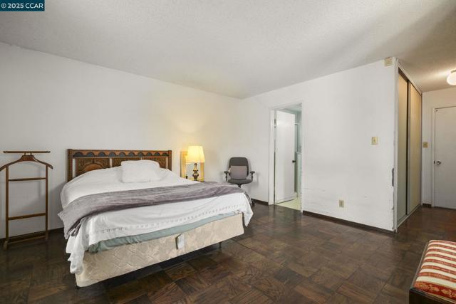 2054 Newton Way, Concord CA: https://media.crmls.org/mediaz/ca702ee4-55c3-49da-aece-5bdb7126ec3a.jpg