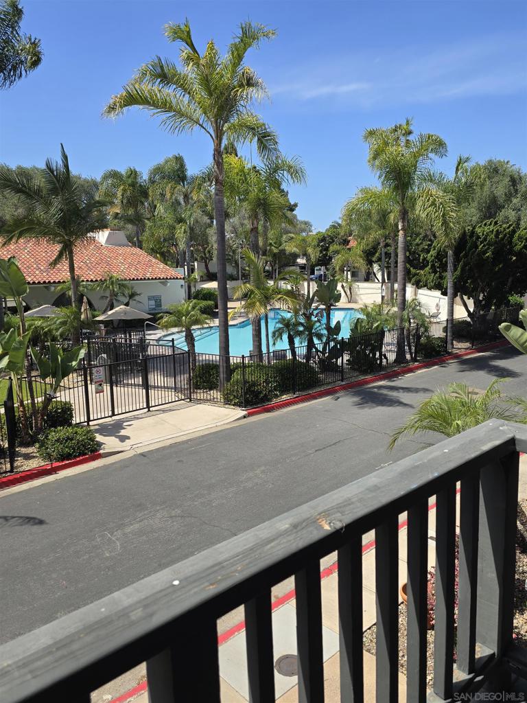 4044 Loma Riviera Cir